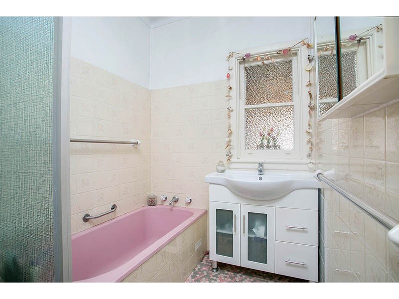 96 Ocean Street, Windang NSW 2528