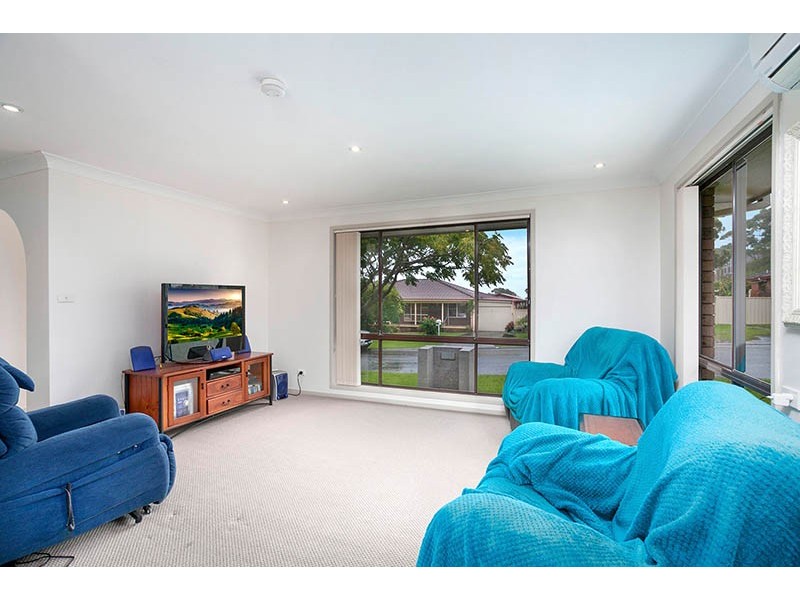 22 Minda Crescent, Oak Flats NSW 2529
