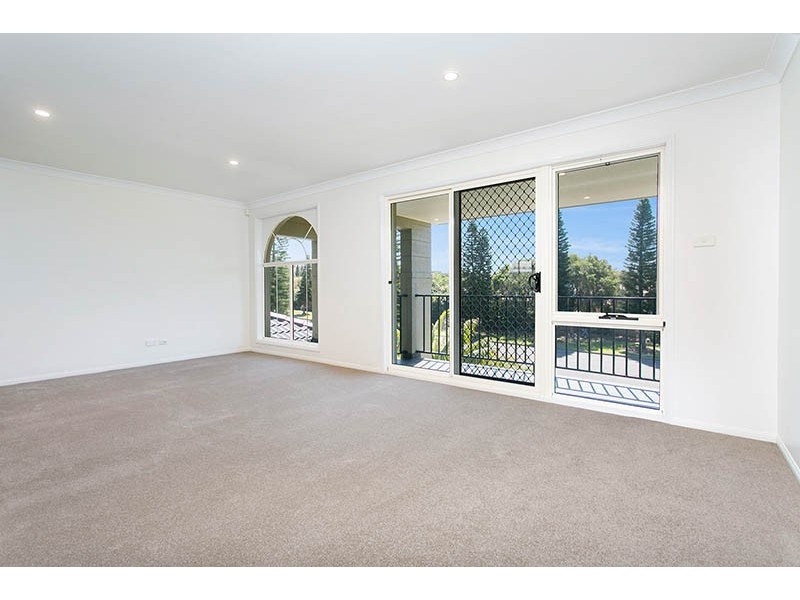 24 Cove Boulevard, Shell Cove NSW 2529