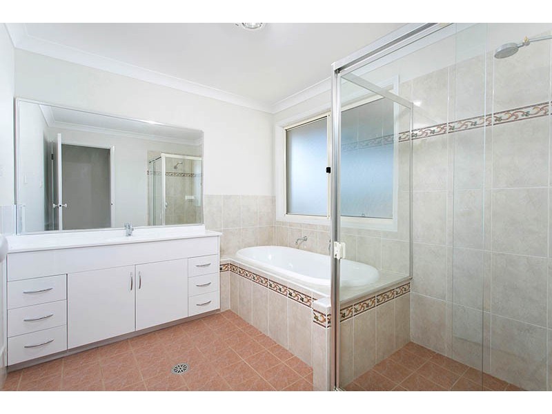 24 Cove Boulevard, Shell Cove NSW 2529