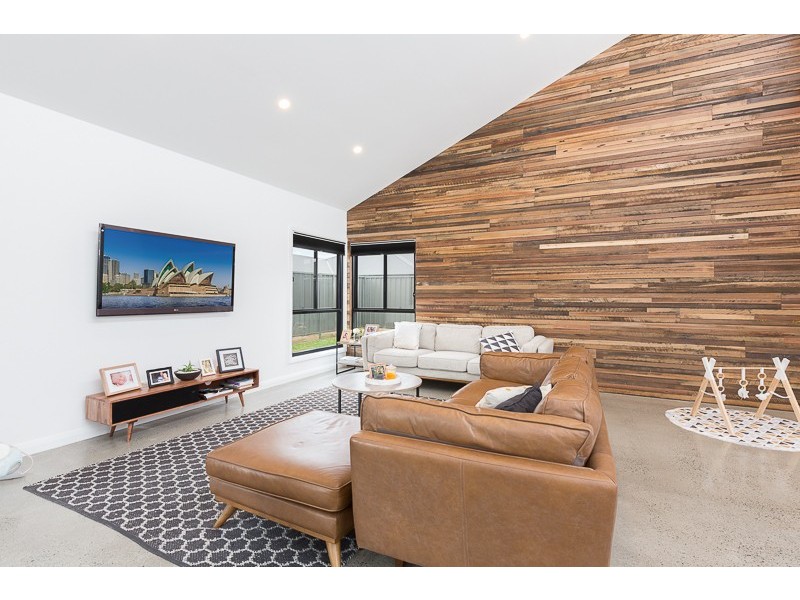 8 Peninsula Avenue, Haywards Bay NSW 2530