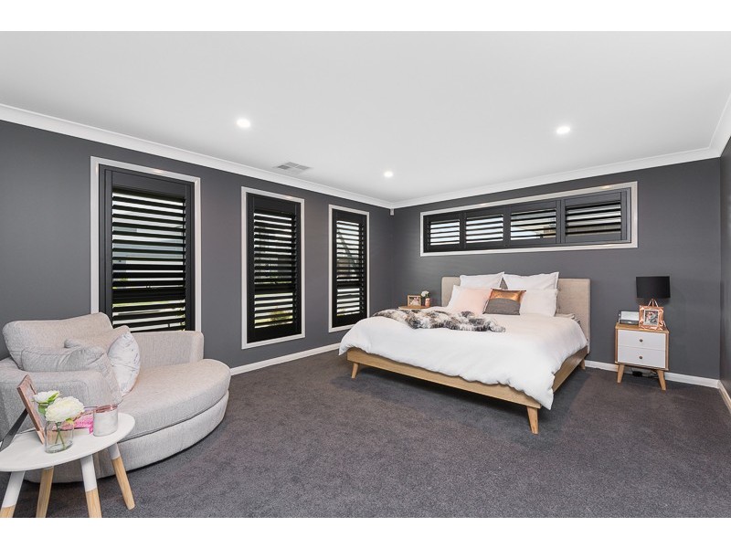 8 Peninsula Avenue, Haywards Bay NSW 2530