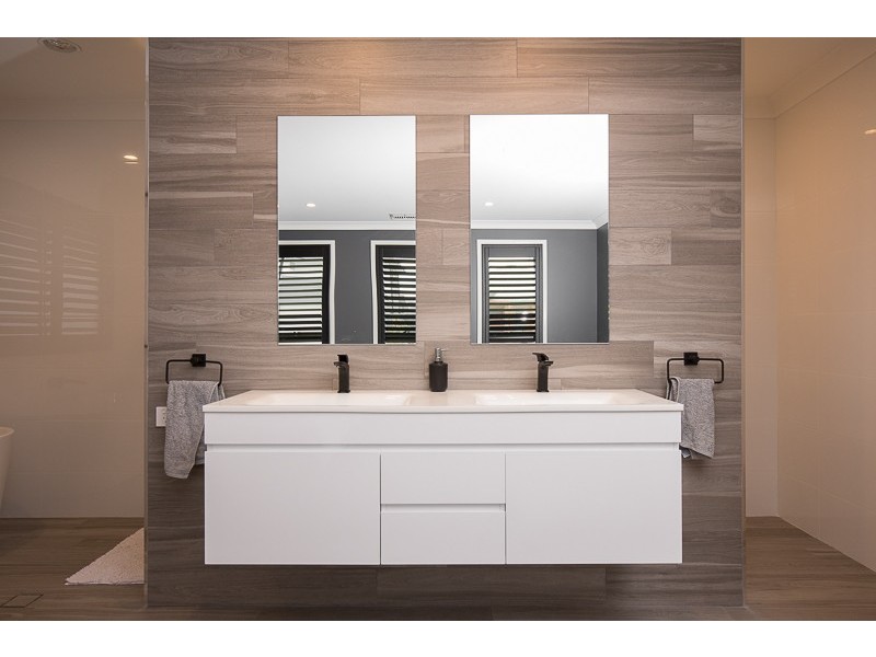 8 Peninsula Avenue, Haywards Bay NSW 2530