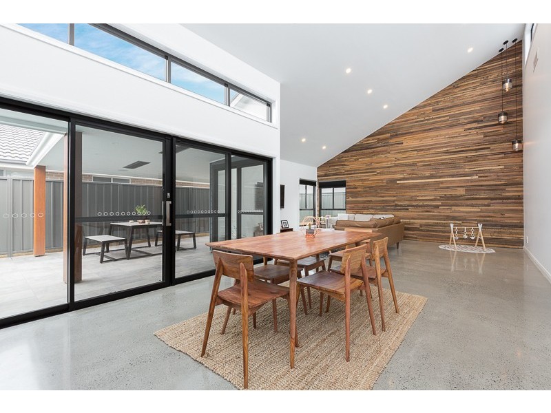 8 Peninsula Avenue, Haywards Bay NSW 2530