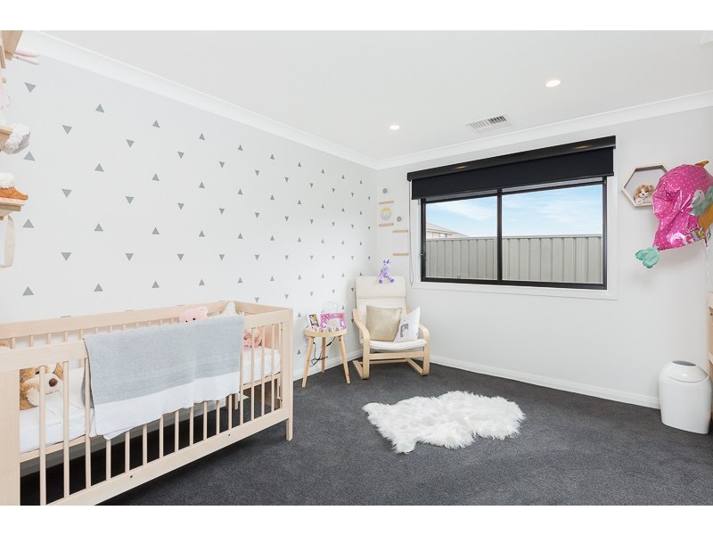 8 Peninsula Avenue, Haywards Bay NSW 2530