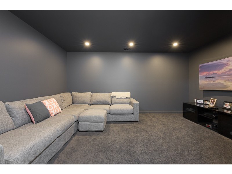 8 Peninsula Avenue, Haywards Bay NSW 2530