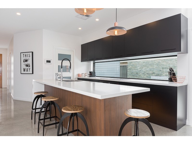 8 Peninsula Avenue, Haywards Bay NSW 2530