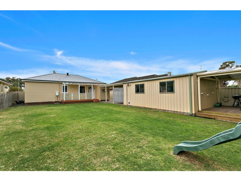 17 Brian Avenue, Warilla NSW 2528