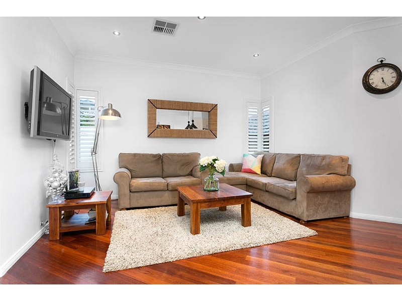 6 Yarle Crescent, Flinders NSW 2529