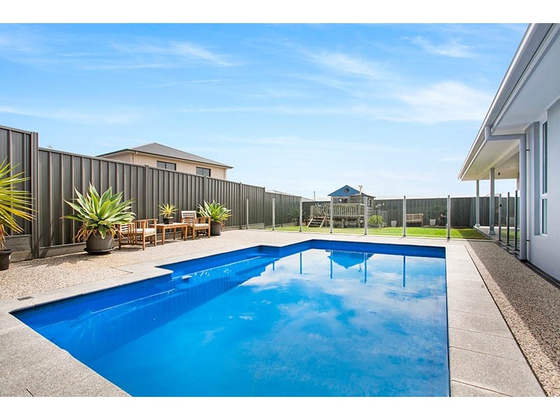 3 Elizabeth Circuit, Flinders NSW 2529