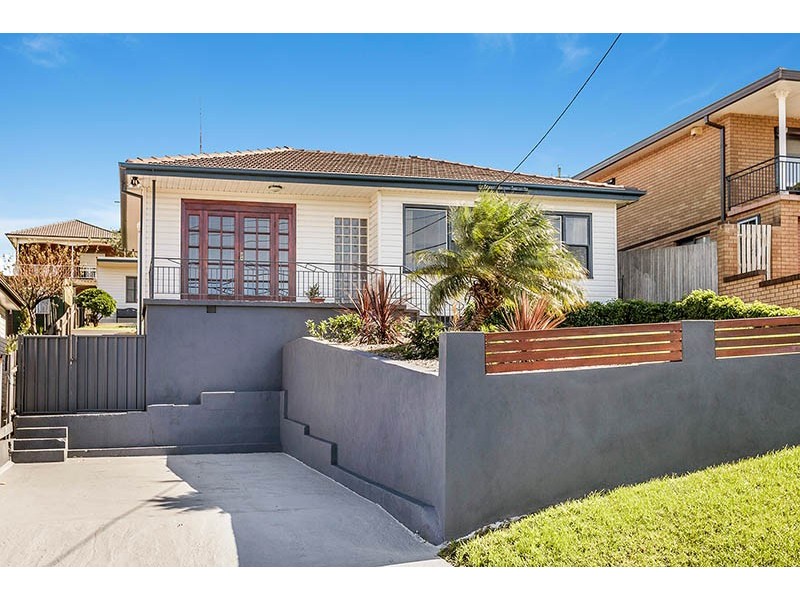 4 Barbara Avenue, Warrawong NSW 2502