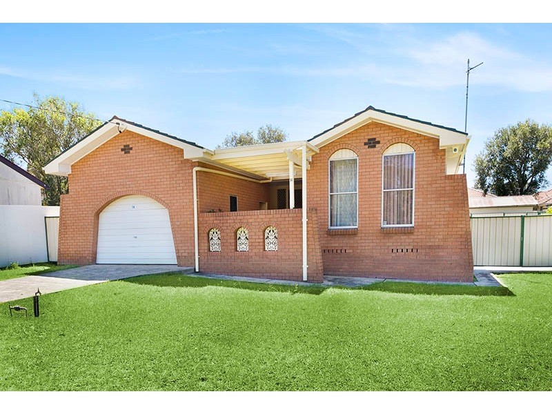 14 Moore Street, Oak Flats NSW 2529