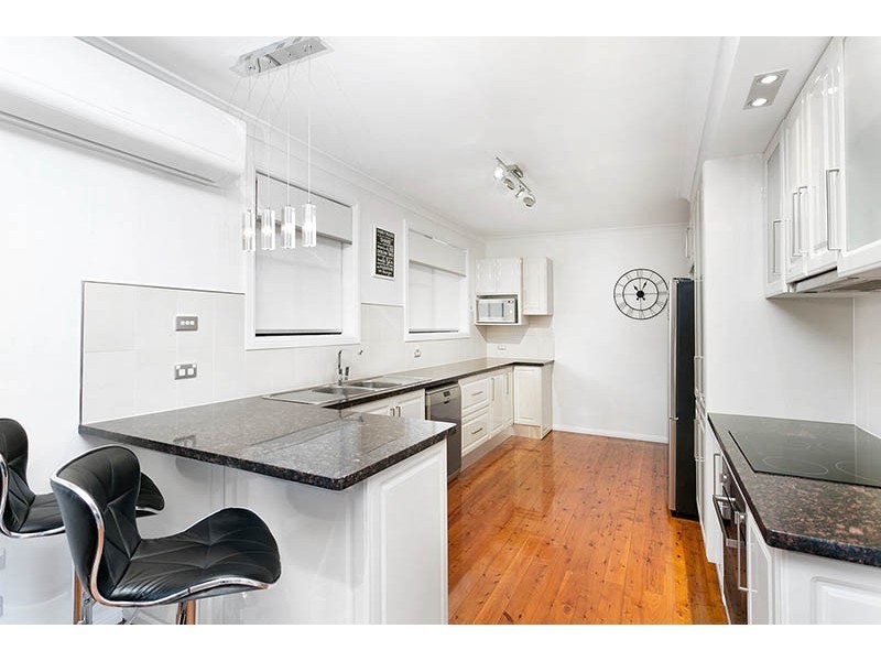 18 Madden Street, Oak Flats NSW 2529