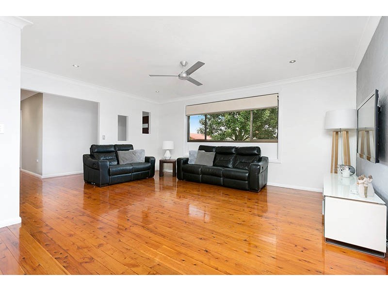 18 Madden Street, Oak Flats NSW 2529