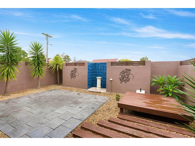 18 Madden Street, Oak Flats NSW 2529