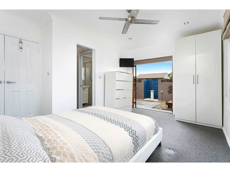 18 Madden Street, Oak Flats NSW 2529