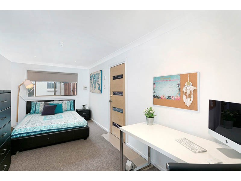18 Madden Street, Oak Flats NSW 2529