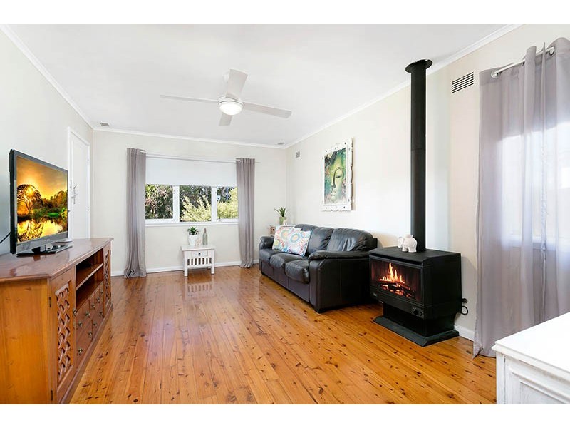 7 Scarf Avenue, Mount Warrigal NSW 2528