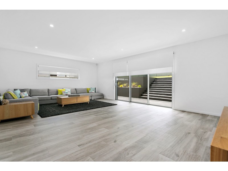 21 Glades Parkway, Shell Cove NSW 2529