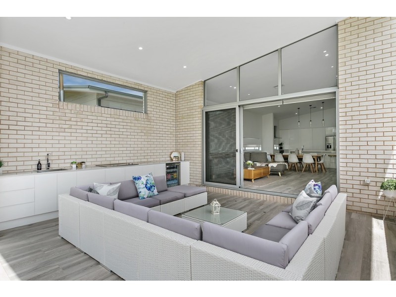 21 Glades Parkway, Shell Cove NSW 2529