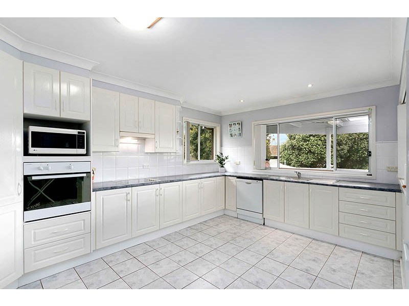 12 Hayes Avenue, Mount Warrigal NSW 2528