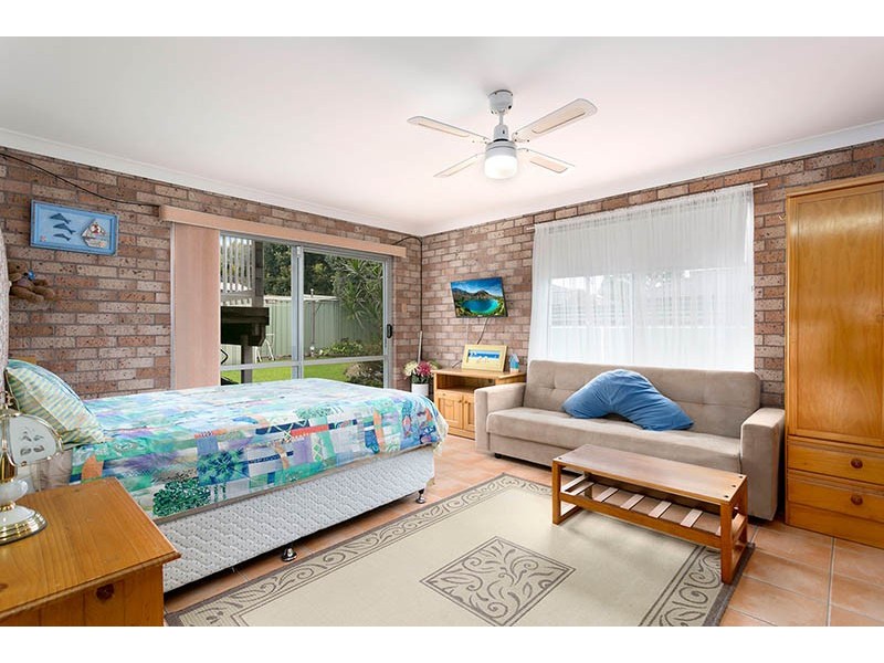12 Hayes Avenue, Mount Warrigal NSW 2528