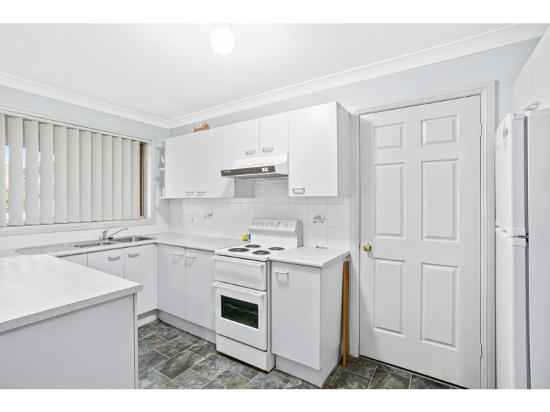 2/1 Ball Place, Albion Park Rail NSW 2527