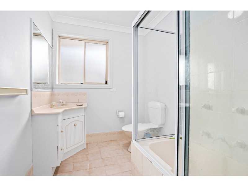 2/1 Ball Place, Albion Park Rail NSW 2527