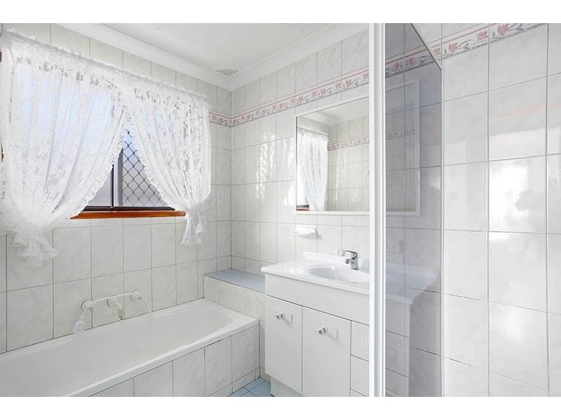 6 Blue Gum Place, Barrack Heights NSW 2528