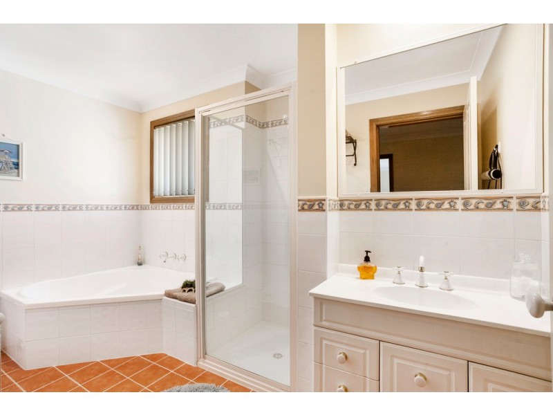 20 Cove Boulevarde, Shell Cove NSW 2529