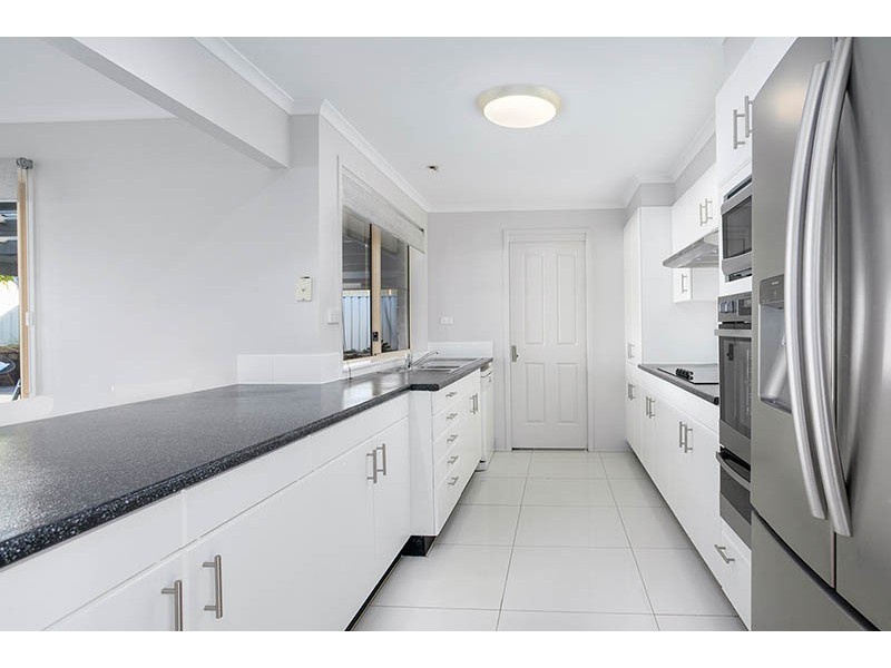 4 Richmond Place, Albion Park NSW 2527