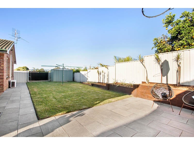 4 Richmond Place, Albion Park NSW 2527