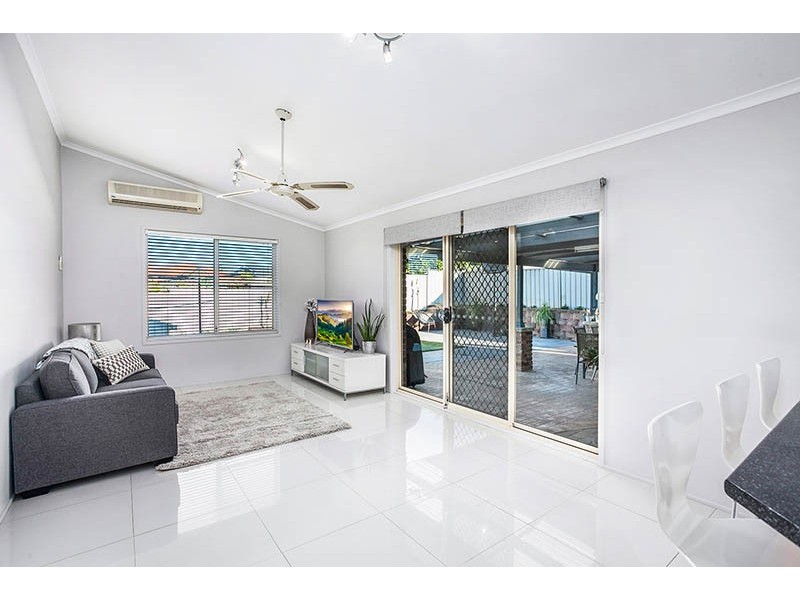 4 Richmond Place, Albion Park NSW 2527