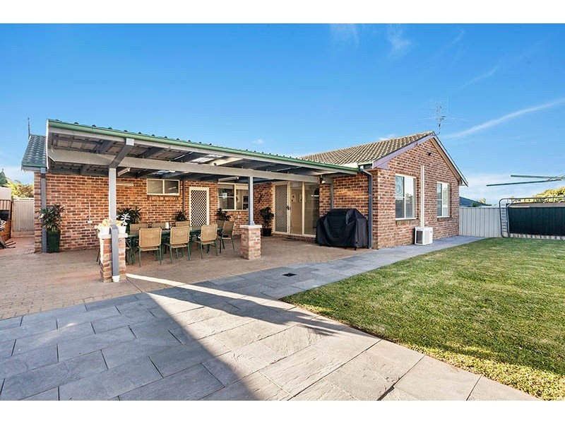 4 Richmond Place, Albion Park NSW 2527