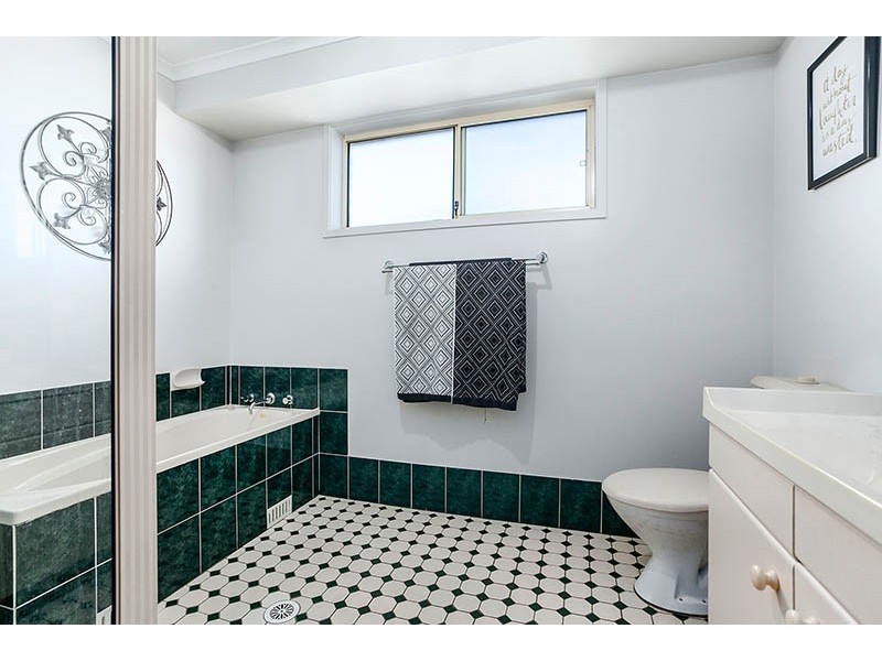 4 Richmond Place, Albion Park NSW 2527