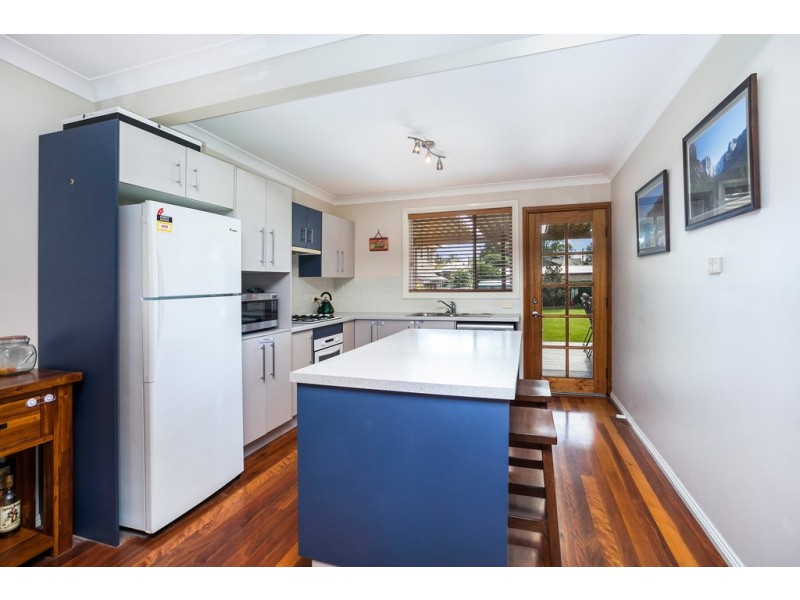 20 Watson Street, Oak Flats NSW 2529