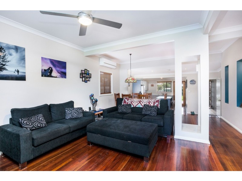 20 Watson Street, Oak Flats NSW 2529