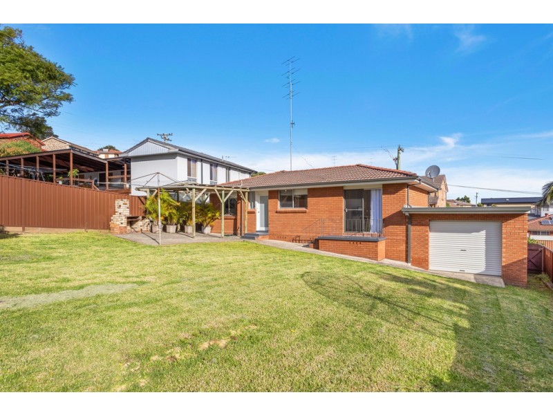 2 Mackenzie Avenue, Mount Warrigal NSW 2528