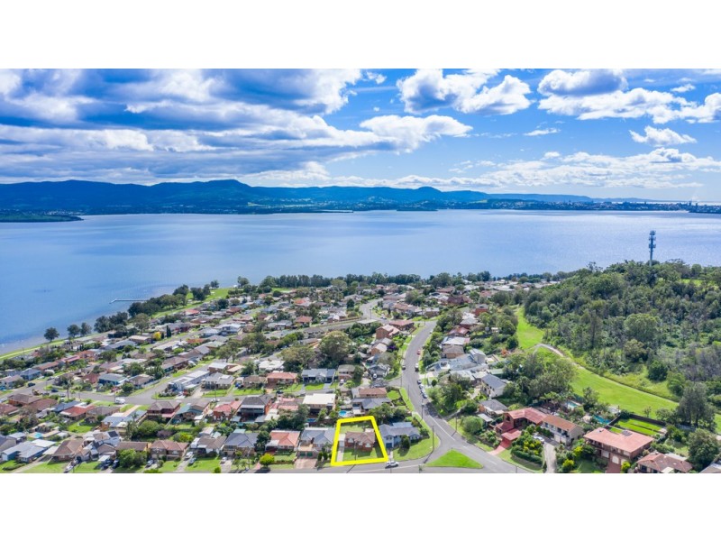 2 Mackenzie Avenue, Mount Warrigal NSW 2528