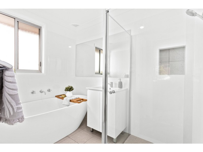 2 Mackenzie Avenue, Mount Warrigal NSW 2528