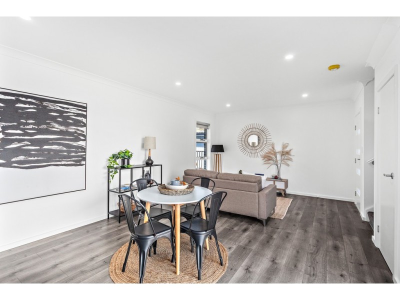 2/21 Theodore Street, Oak Flats NSW 2529