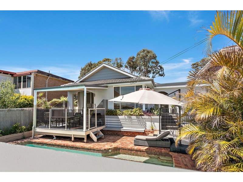 24 The Esplanade, Oak Flats NSW 2529