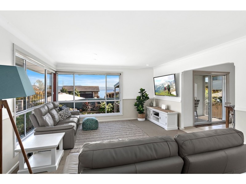 24 The Esplanade, Oak Flats NSW 2529