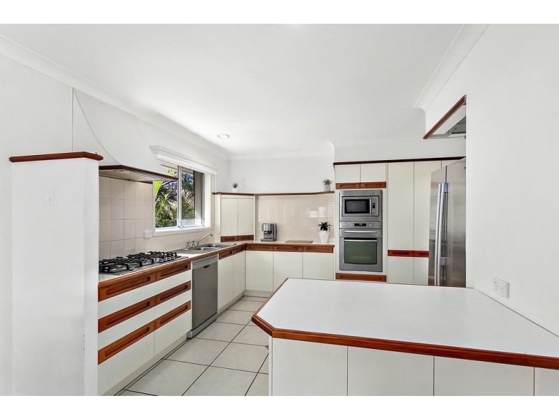 24 The Esplanade, Oak Flats NSW 2529