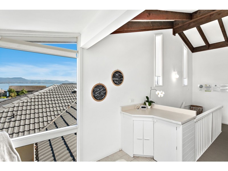 24 The Esplanade, Oak Flats NSW 2529