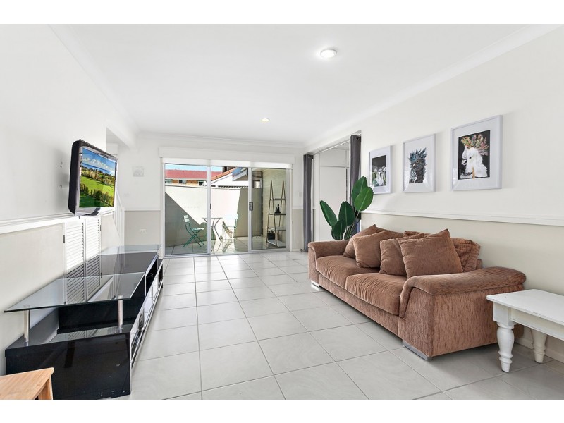 24 The Esplanade, Oak Flats NSW 2529