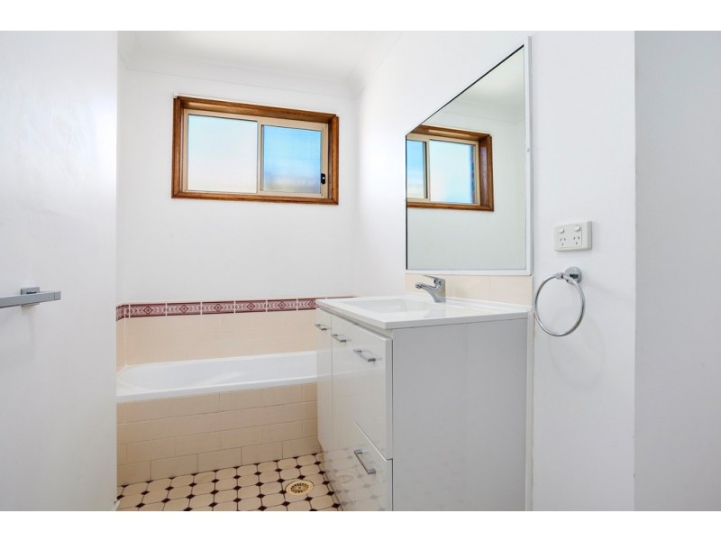 1/57 Berringer Way, Flinders NSW 2529