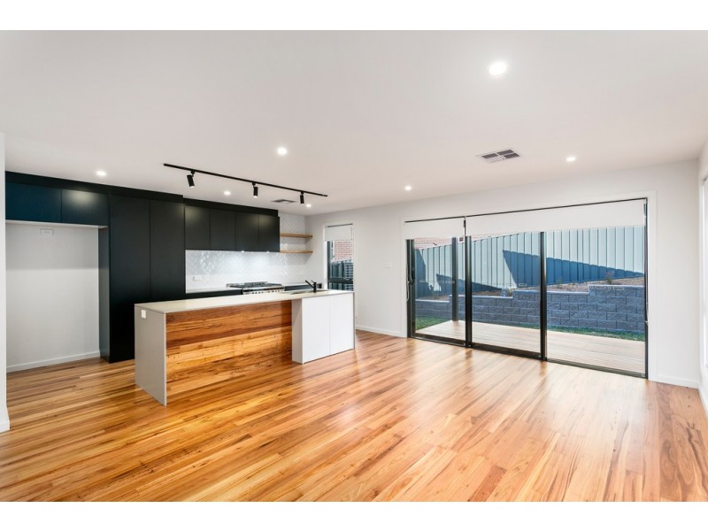 16 Headwater Place, Albion Park NSW 2527