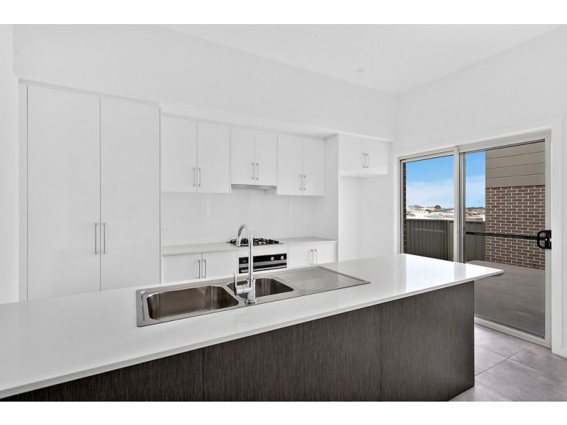 2/140 Pioneer Drive, Flinders NSW 2529