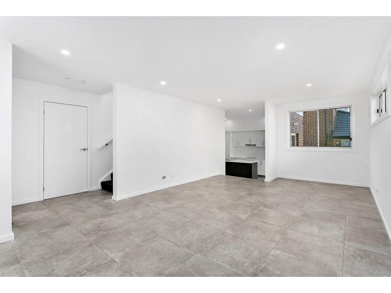 2/140 Pioneer Drive, Flinders NSW 2529